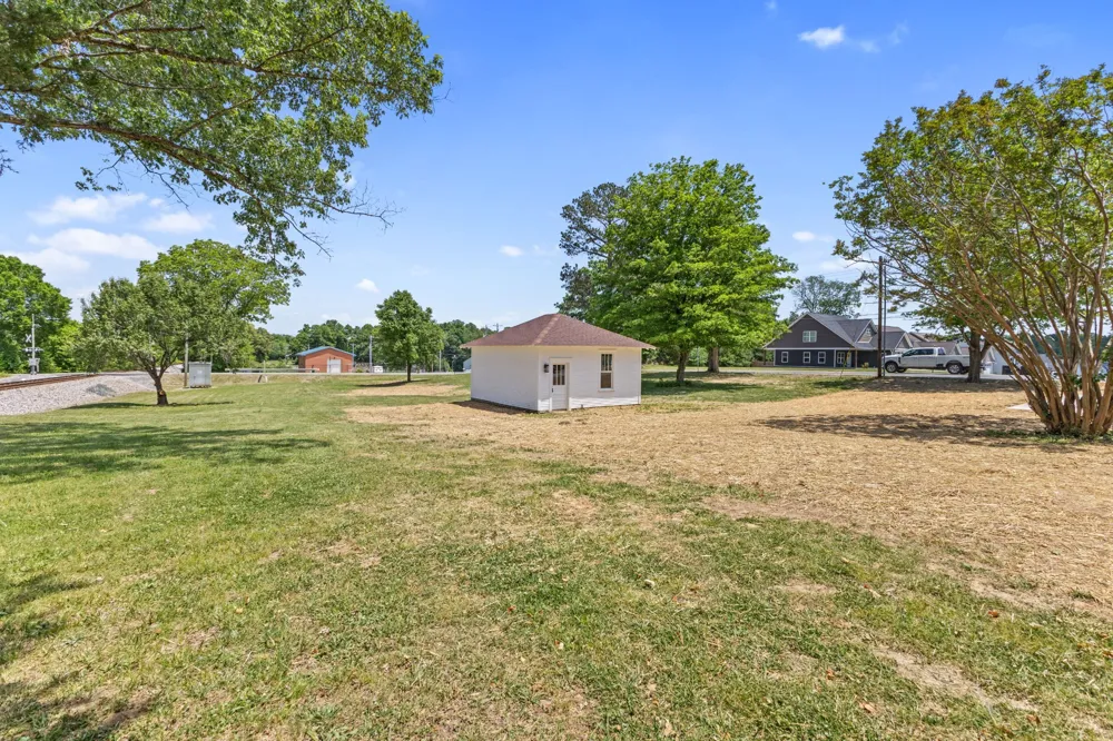 3217 Church St Burns, TN 37029