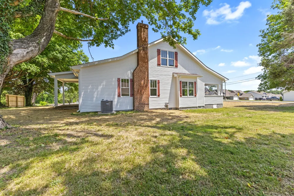 3217 Church St Burns, TN 37029