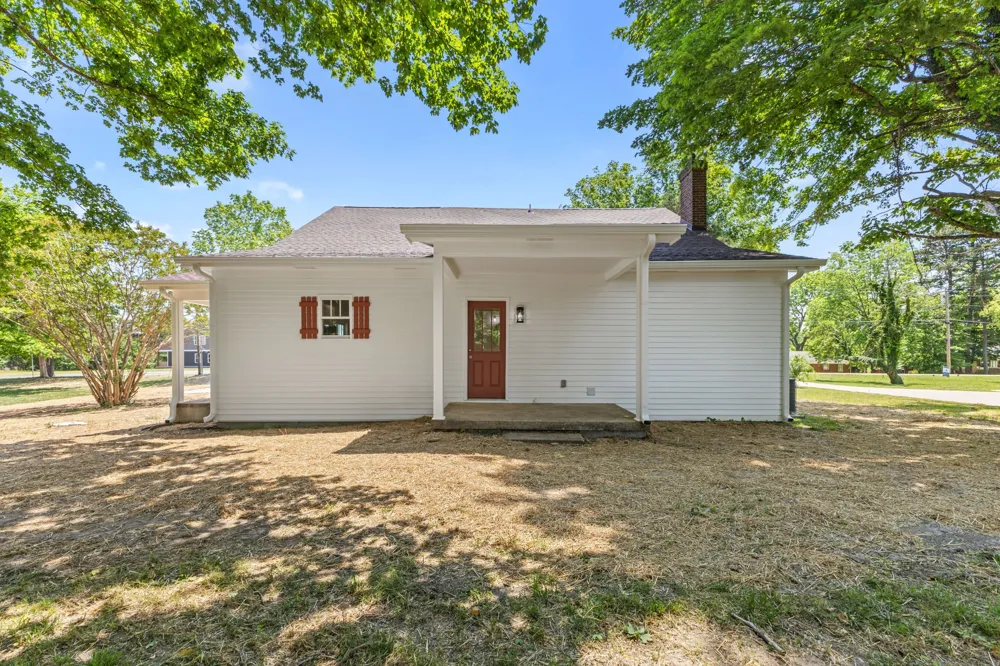 3217 Church St Burns, TN 37029