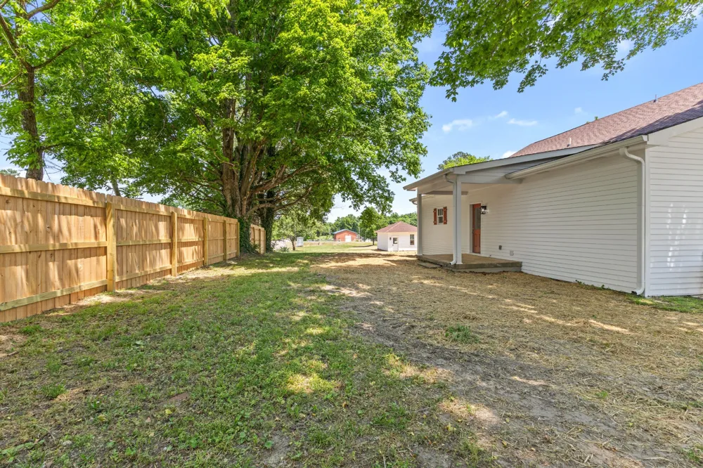 3217 Church St Burns, TN 37029