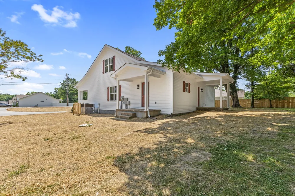 3217 Church St Burns, TN 37029