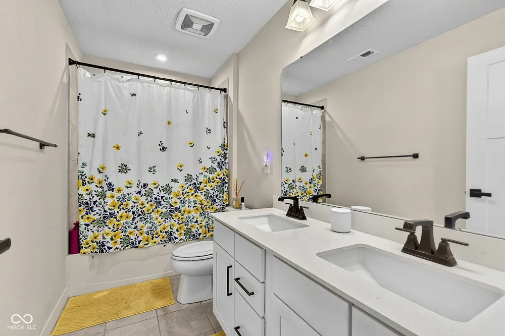 16688 Ayshire Drive Fishers, IN 46037