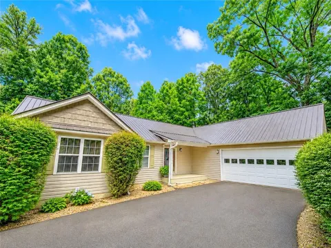 97 Tradewinds Road