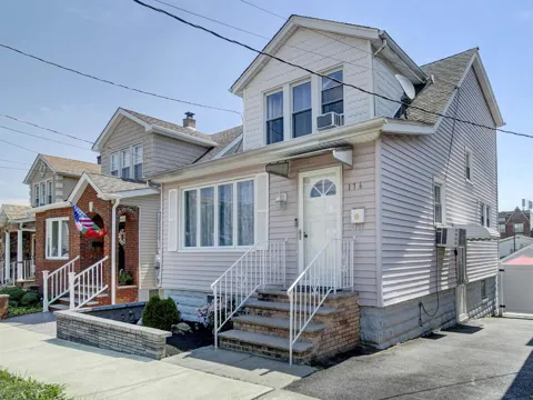176 FOREST ST