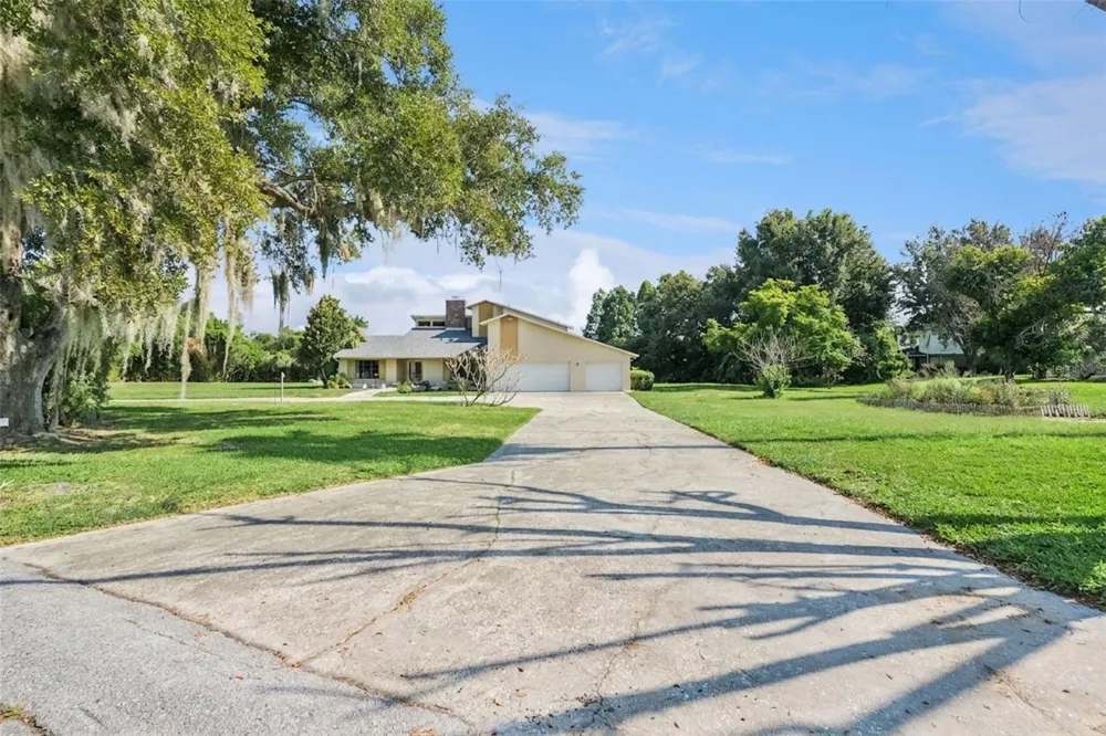 25 LAKEWOOD CAUSEWAY Winter Haven, FL 33884