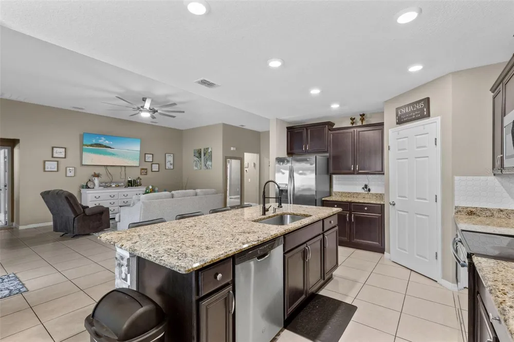394 BLUE LAKE CIRCLE Kissimmee, FL 34758