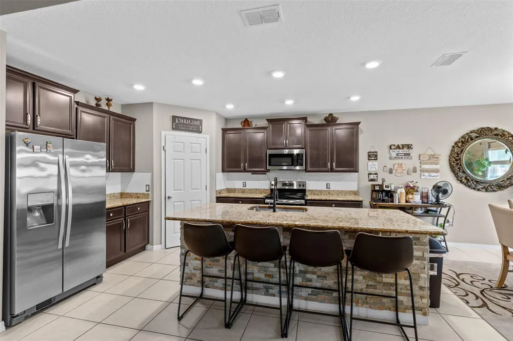 394 BLUE LAKE CIRCLE Kissimmee, FL 34758