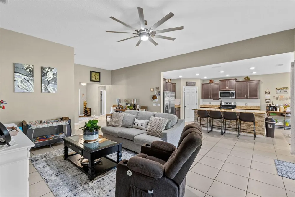 394 BLUE LAKE CIRCLE Kissimmee, FL 34758