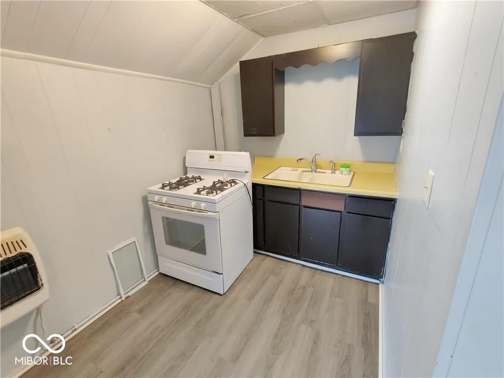 617 W Franklin Street #Studio 4 Shelbyville, IN 46176