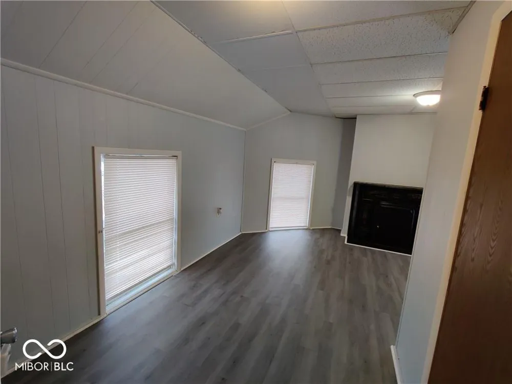 617 W Franklin Street #Studio 4 Shelbyville, IN 46176