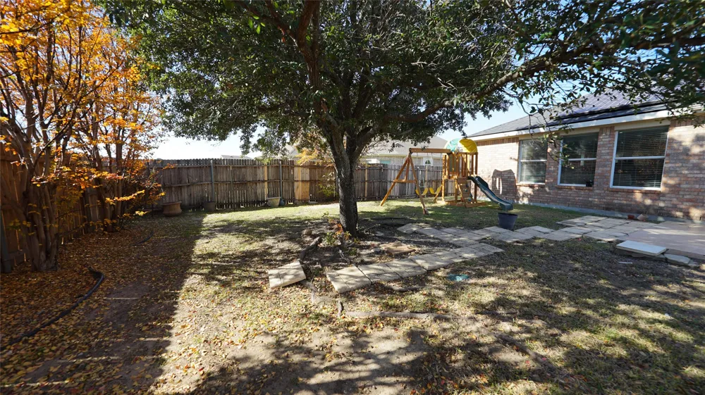 620 Azalea Glenn Heights, TX 75154