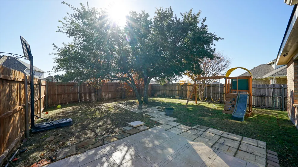 620 Azalea Glenn Heights, TX 75154