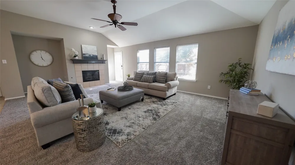 620 Azalea Glenn Heights, TX 75154