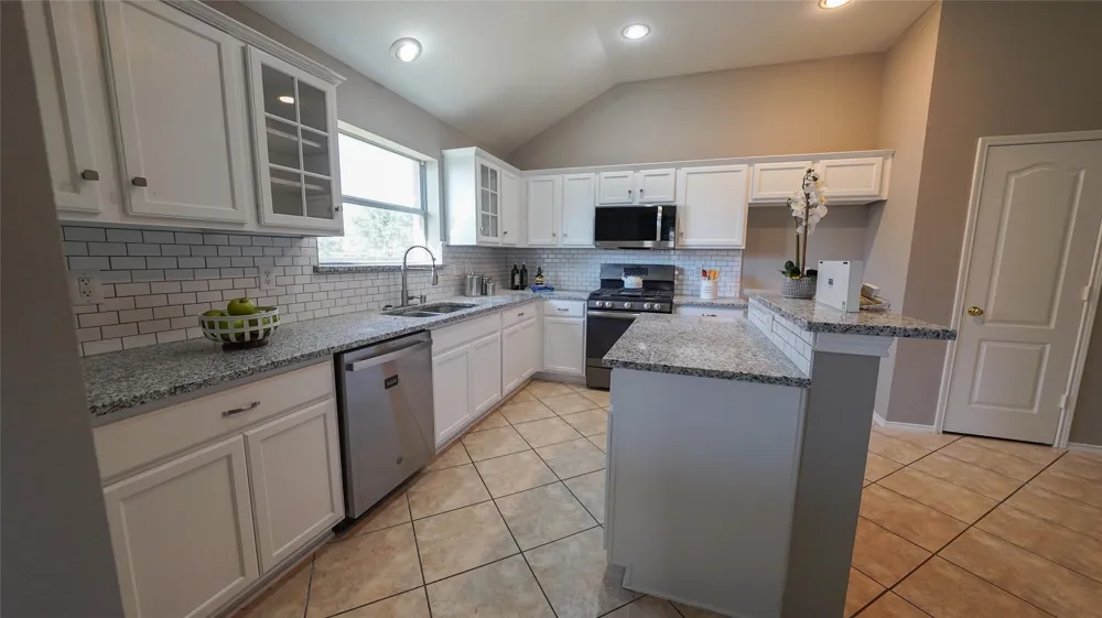 620 Azalea Glenn Heights, TX 75154