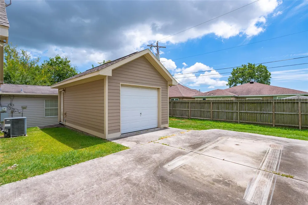 2621 31st Avenue Texas City, TX 77590