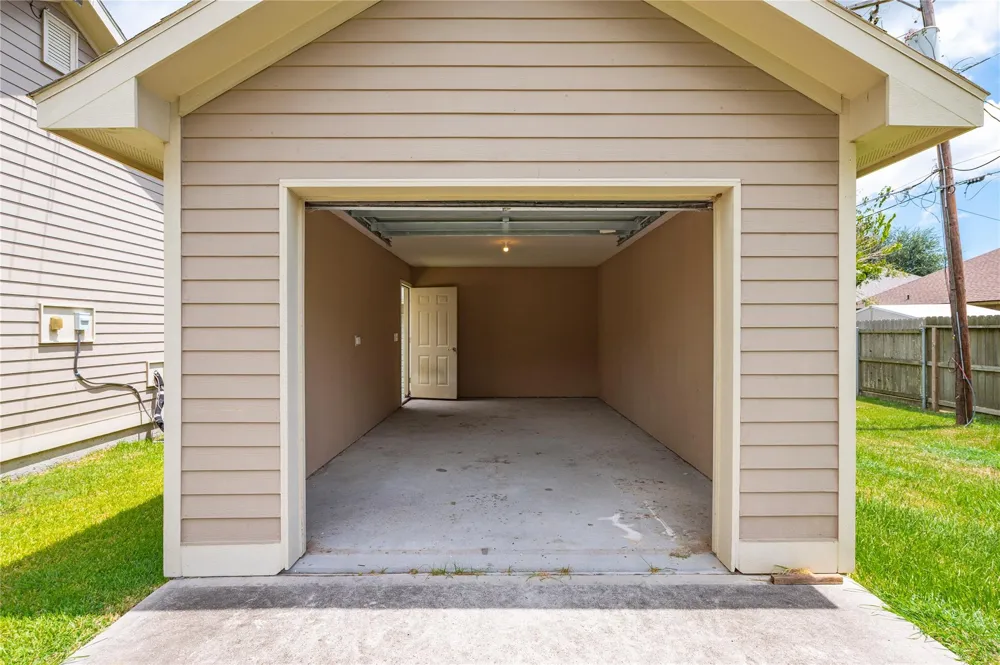 2621 31st Avenue Texas City, TX 77590