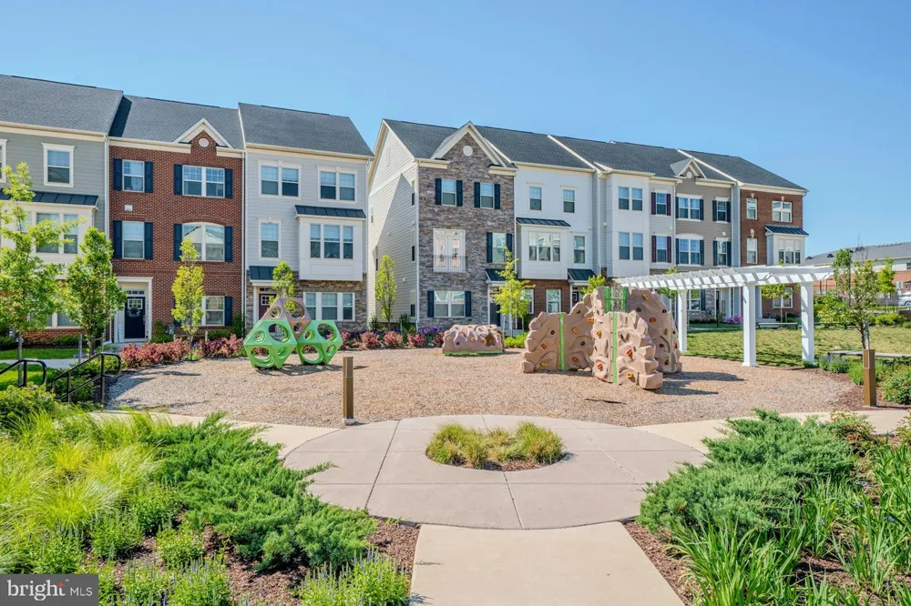 813 SAWBACK SQUARE NE Leesburg, VA 20176