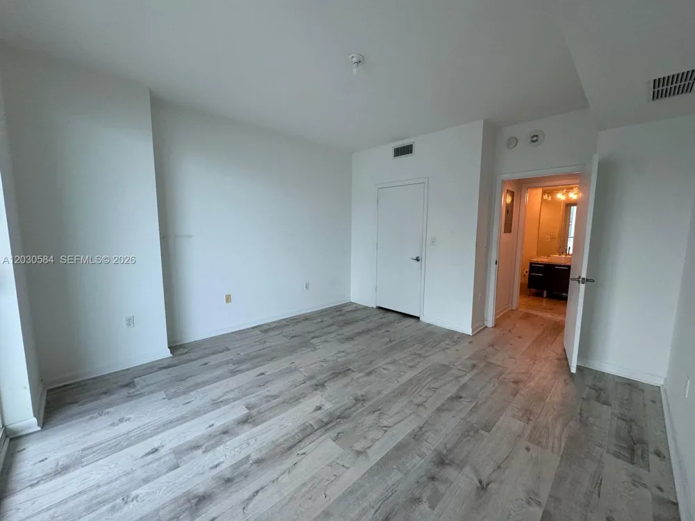 244 Biscayne Blvd #2105 Miami, FL 33132
