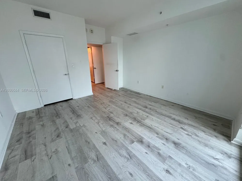 244 Biscayne Blvd #2105 Miami, FL 33132