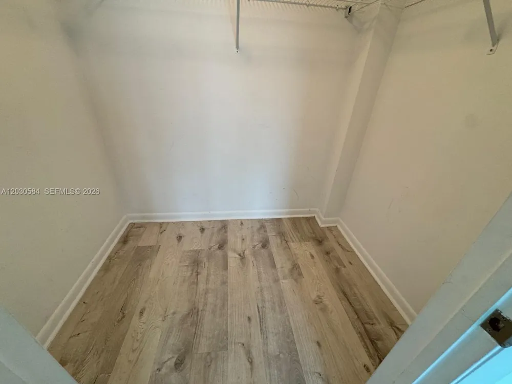 244 Biscayne Blvd #2105 Miami, FL 33132