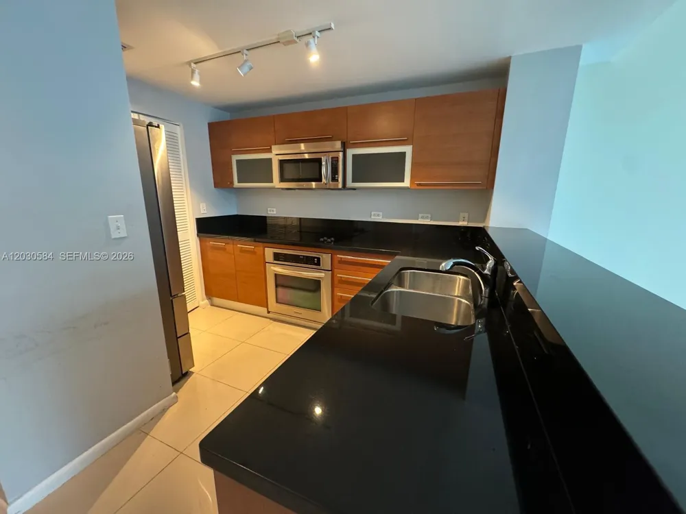 244 Biscayne Blvd #2105 Miami, FL 33132