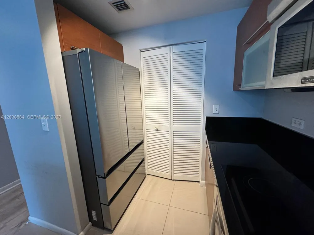 244 Biscayne Blvd #2105 Miami, FL 33132