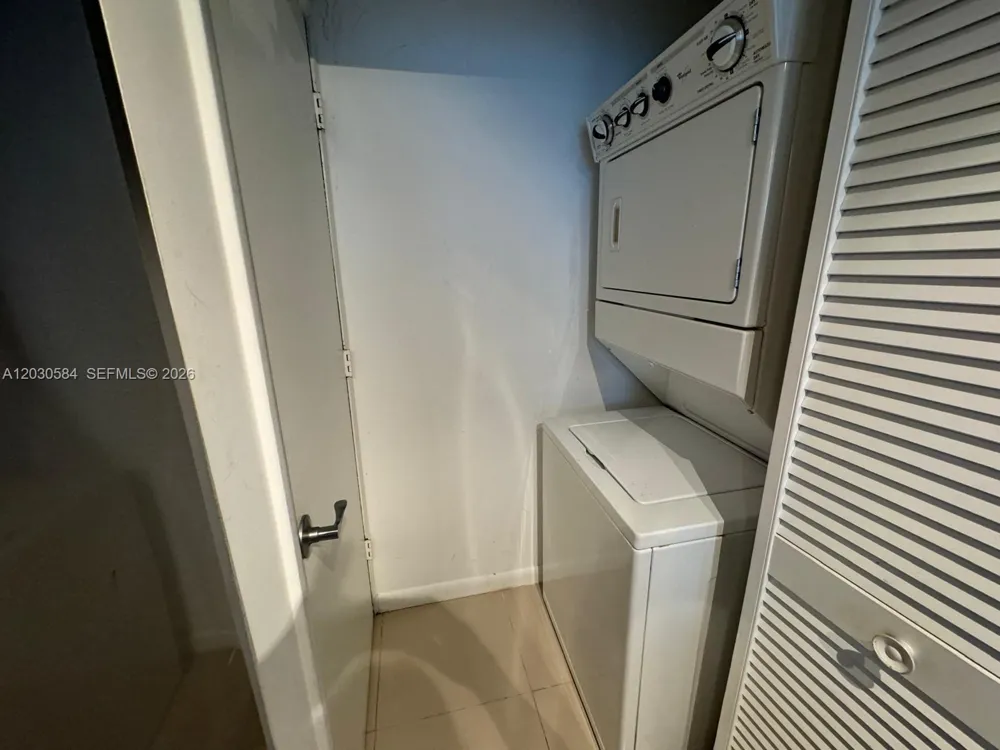 244 Biscayne Blvd #2105 Miami, FL 33132