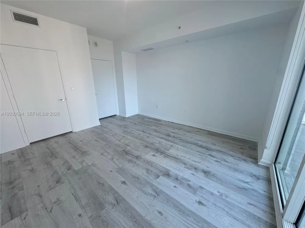 244 Biscayne Blvd #2105 Miami, FL 33132