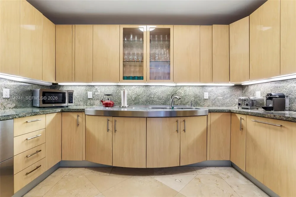 100 S Pointe Dr #1810 Miami Beach, FL 33139