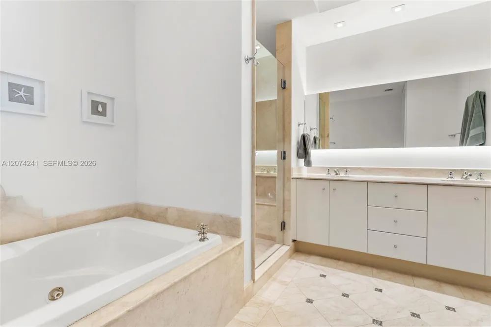 100 S Pointe Dr #1810 Miami Beach, FL 33139