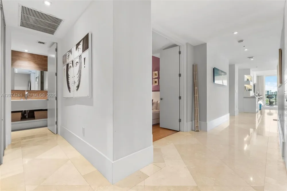 100 S Pointe Dr #1810 Miami Beach, FL 33139