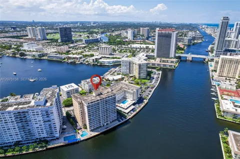 121 Golden Isles Dr #907