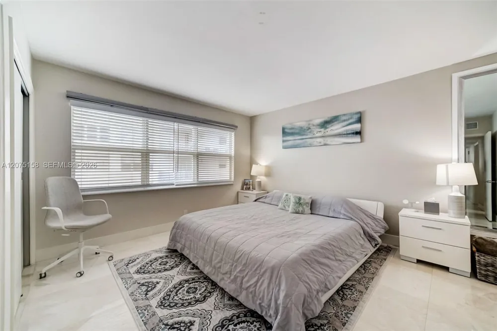 121 Golden Isles Dr #907 Hallandale Beach, FL 33009
