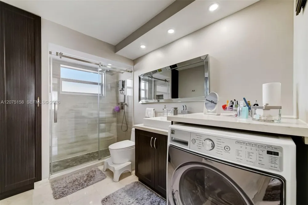 121 Golden Isles Dr #907 Hallandale Beach, FL 33009