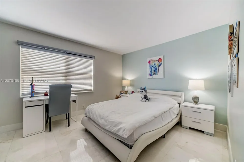121 Golden Isles Dr #907 Hallandale Beach, FL 33009