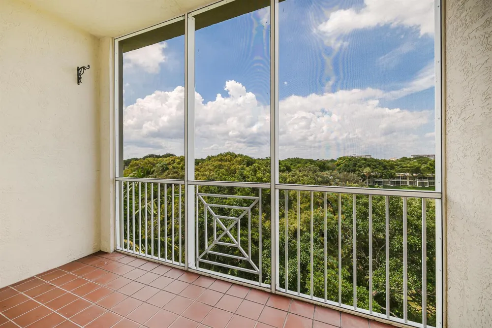 3600 OAKS CLUBHOUSE DRIVE #505 Pompano Beach, FL 33069