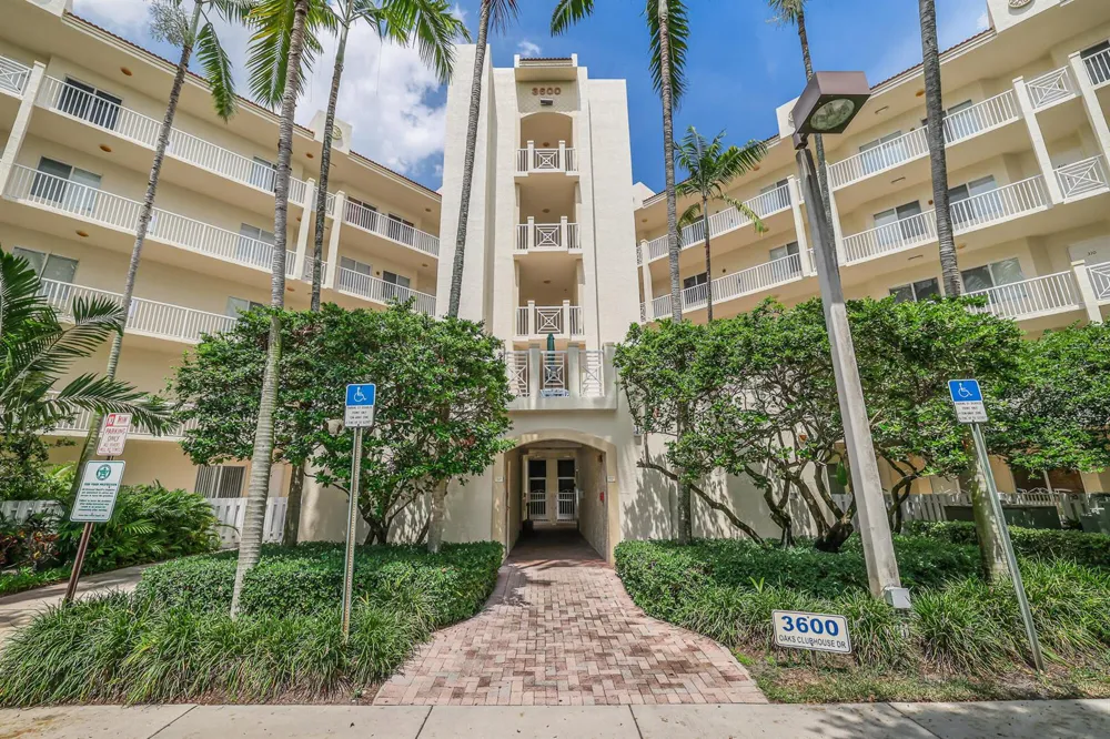 3600 OAKS CLUBHOUSE DRIVE #505 Pompano Beach, FL 33069