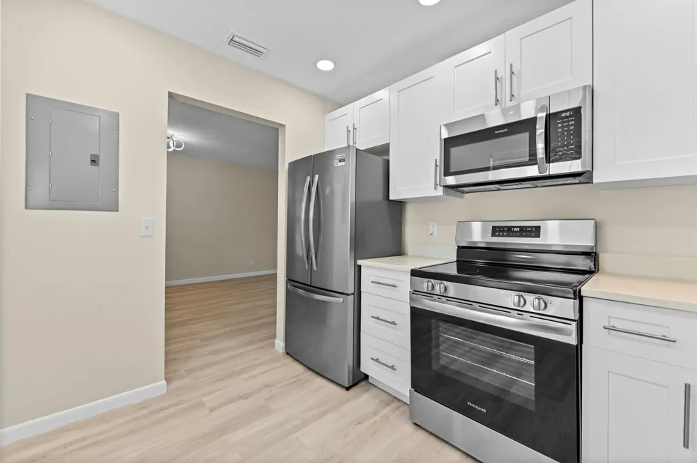 812 Salem Lane Lake Worth, FL 33467