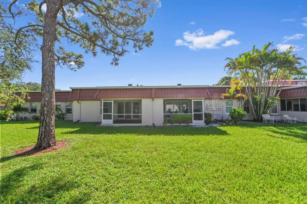 812 Salem Lane Lake Worth, FL 33467