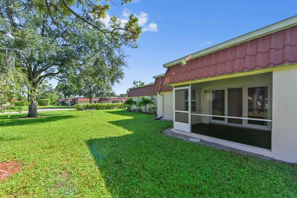 812 Salem Lane Lake Worth, FL 33467