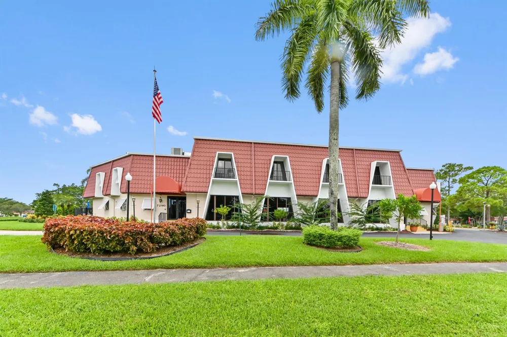 812 Salem Lane Lake Worth, FL 33467