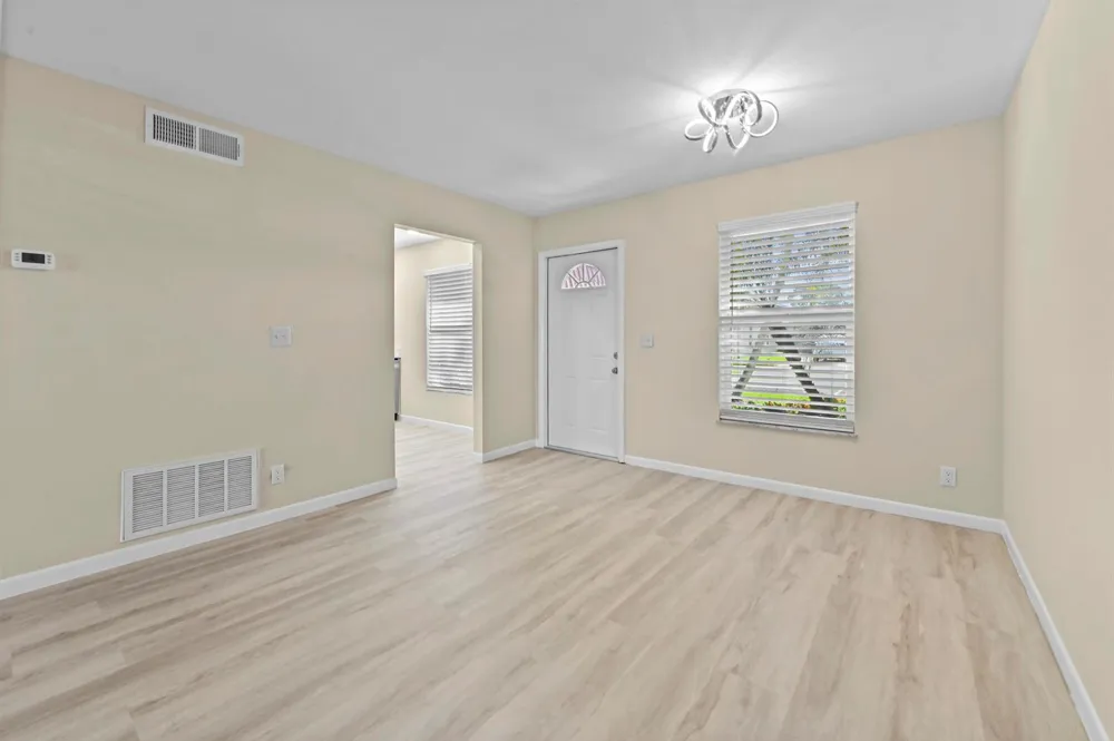 812 Salem Lane Lake Worth, FL 33467