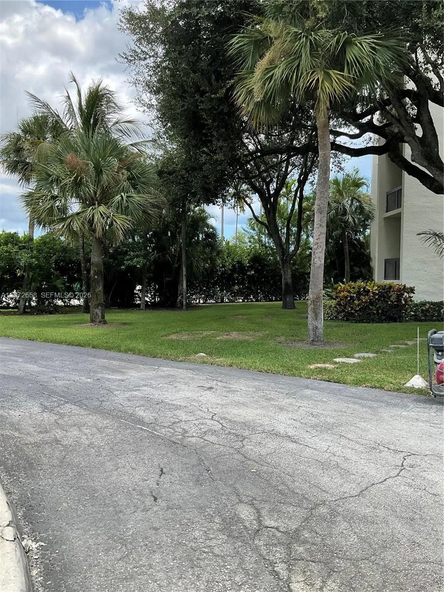 3050 Presidential Way #403 West Palm Beach, FL 33401