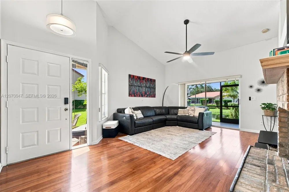 10852 Cypress Glen Dr Coral Springs, FL 33071
