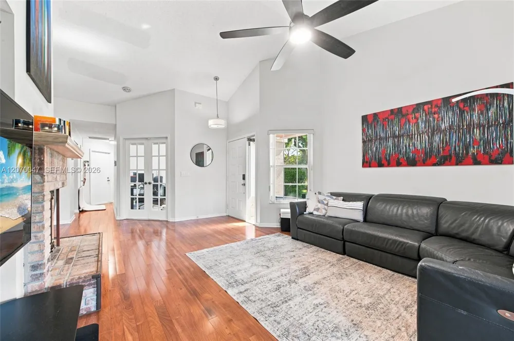 10852 Cypress Glen Dr Coral Springs, FL 33071