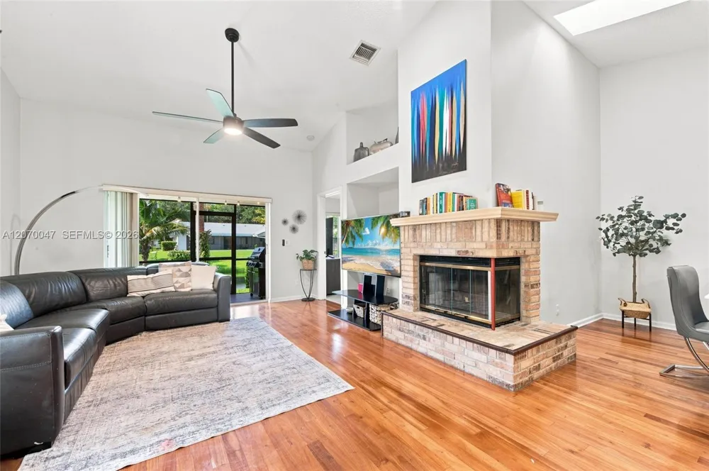 10852 Cypress Glen Dr Coral Springs, FL 33071