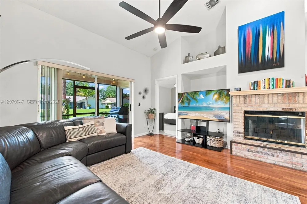 10852 Cypress Glen Dr Coral Springs, FL 33071