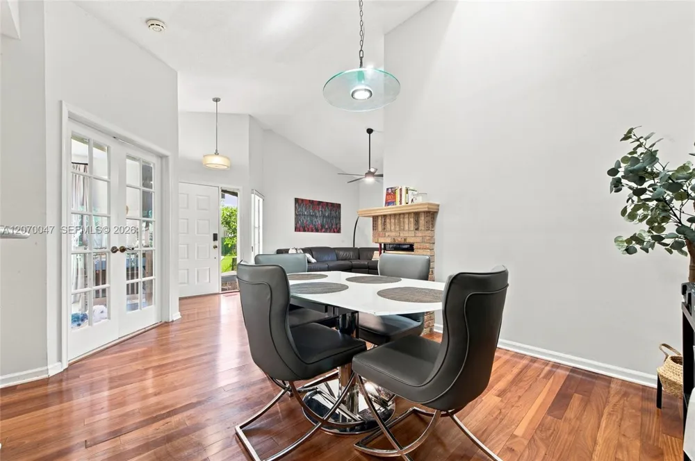 10852 Cypress Glen Dr Coral Springs, FL 33071