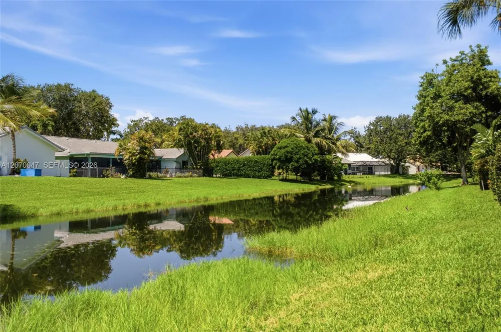 10852 Cypress Glen Dr Coral Springs, FL 33071