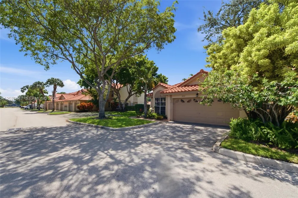 10852 Cypress Glen Dr Coral Springs, FL 33071
